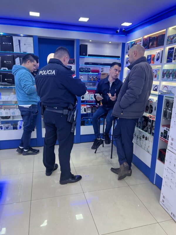 Denuncian estafa en local comercial, propietario devuelve el dinero - ADN Digital