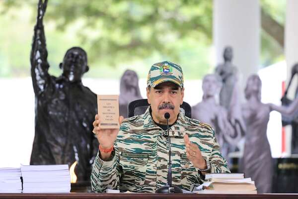 Maduro dice que si Venezuela fuera agredida “pasaría a una etapa de lucha armada” - Mundo - ABC Color