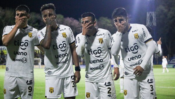 Espectacular remontada de Guaraní, que se afianza en la cima