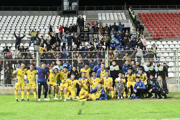 Capiatá se afianza en zona de ascenso con su triunfo en Encarnación - Fútbol de Intermedia - ABC Color