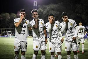 Triunfazo aurinegro sobre Luqueño para seguir siendo líder del Clausura - trece