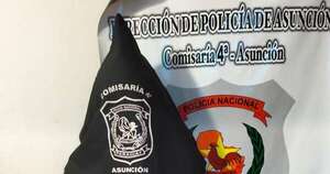 La Nación / Detienen a un hombre por presunto hurto de insignias de vehículos