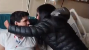Video: Emotivo reencuentro entre el sobreviviente del naufragio en Chile y su madre tras 10 años