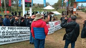 Pequeños productores protestan frente a la Expo Norte contra caravanas y vacunas - Concepción al Día