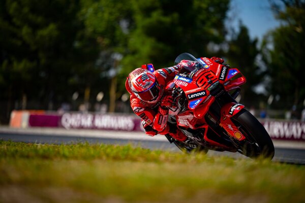Versus / Marc Márquez se impone en el sprint de Cataluña en MotoGP