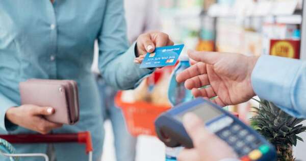 La Nación / Preocupa el aumento del nivel de endeudamiento de la gente a través de tarjetas