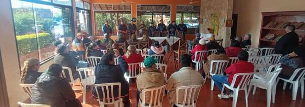 Sindicalistas de la ANDE se reúnen con dirigentes campesinos de Misiones - Nacionales - ABC Color