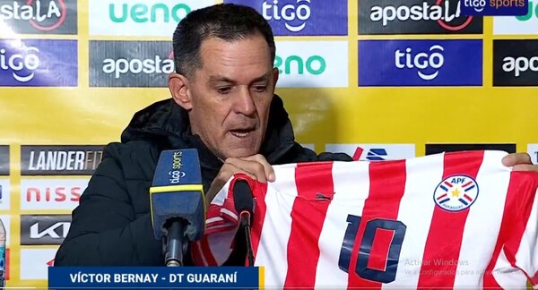 Versus / Bernay se rinde ante la Albirroja: "Son el ejemplo y el camino"
