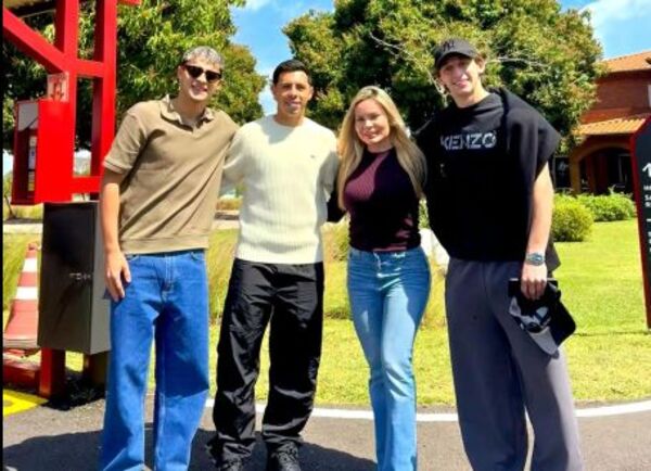 Popular / ¡Se reencontraron los ex compañeros!