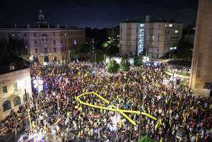 Protesta multitudinaria cerca de la residencia de Netanyahu pide liberación de los rehenes - Mundo - ABC Color