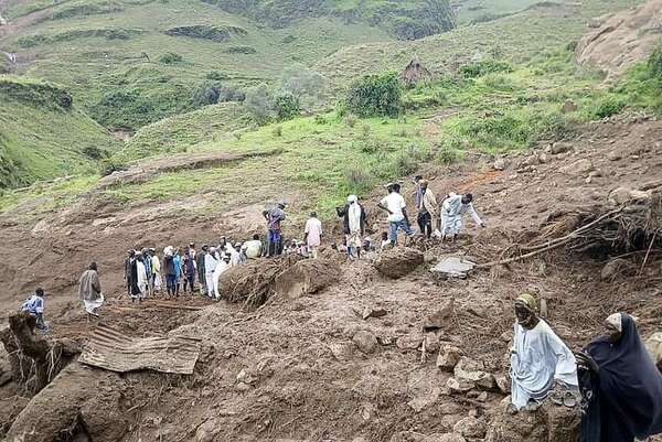 Vecinos de aldea de Sudán arrasada por deslizamiento recuperan 375 cadáveres bajo el barro - Mundo - ABC Color