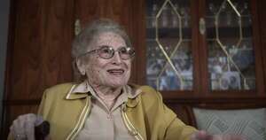 La Nación / Murió a los 106 años Rosa Roisinblit, de Abuelas de Plaza de Mayo