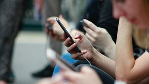 Ansiedad, insomnio y baja autoestima: el precio de vivir conectados