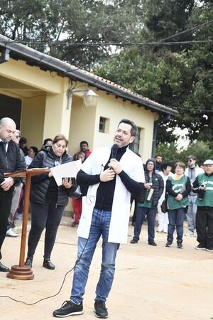 Latorre acompañó misión de médicos en Caazapá - ADN Digital
