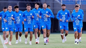 La Albirroja entrenó en el Defensores del Chaco con miras al duelo contra Perú