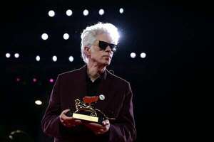 Jarmusch conquista un inesperado León de Oro en una Mostra de Venecia marcada por Gaza - Mundo - ABC Color