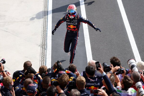 Versus / Verstappen sobrevive a los McLaren y se reencuentra con la victoria en Monza