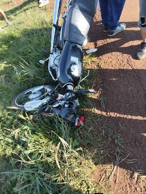 Murieron dos menores en trágico choque; iban en moto e impactaron tractocamión