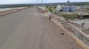 Vehículo de gran porte habría caído del Puente Nanawa al río Paraguay