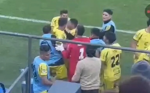 Alejandro Silva casi se fue a los golpes con los hinchas de Nacional