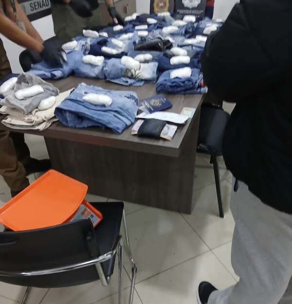 Hallan cocaína entre jeans en el aeropuerto Silvio Pettirossi - Nacionales - ABC Color