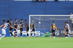 Versus / ¡Vibrante! Un certero 2 de Mayo le pincha el globo al Olimpia de Almeida
