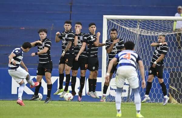2 de Mayo 3-Olimpia 2: Picotazos del Gallo al Decano - Fútbol - ABC Color