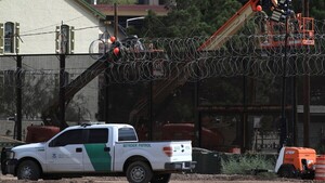 EEUU vuelve más hostil muro fronterizo con México y activistas consideran medidas "inhumanas" y "crueles"