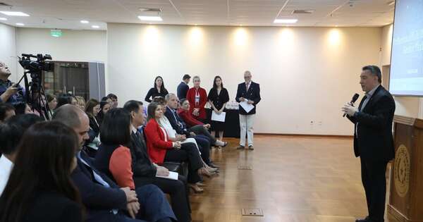 La Nación / Emprendedores textiles fueron capacitados en software de diseño y desarrollo de indumentarias