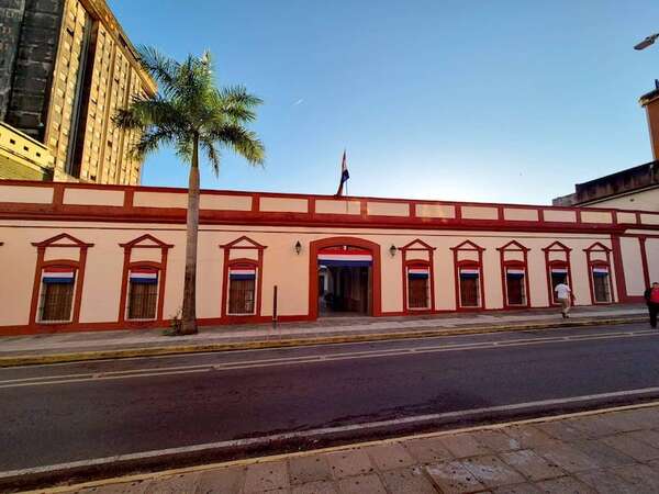Denuncian que Jorge Bogarín quiere copar también “escuelita” de Ciencias Políticas - Nacionales - ABC Color