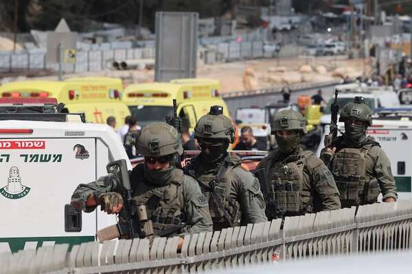 Cinco muertos en ataque a tiros en Jerusalén, los dos atacantes “neutralizados” - Mundo - ABC Color