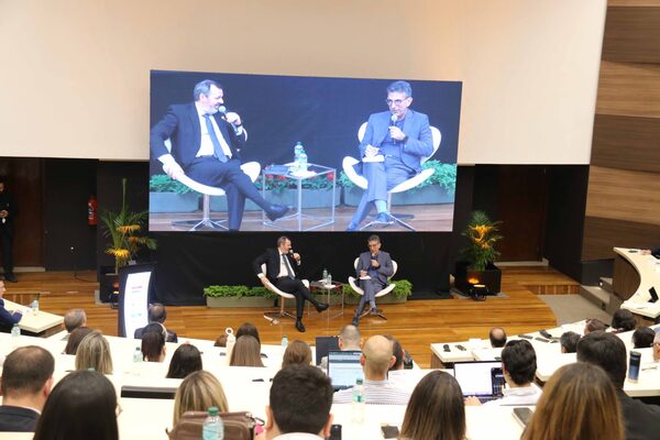 BCP impulsa debate sobre el seguro futuro - La Tribuna