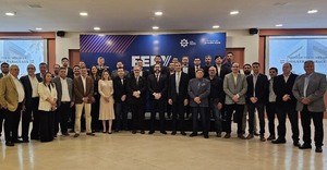 La industria opera continuamente y representa un compromiso con el futuro del país