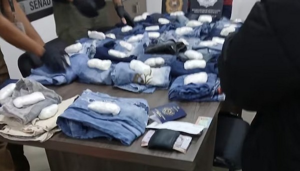 Incautan cocaína oculta en jeans en el Silvio Pettirossi - ADN Digital