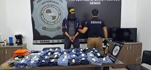 CAPTURAN A PASAJERO CON MÁS DE 3 KILOS DE COCAÍNA OCULTOS EN PRENDAS DE VESTIR EN EL AEROPUERTO