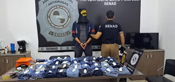 CAPTURAN A PASAJERO CON MÁS DE 3 KILOS DE COCAÍNA OCULTOS EN PRENDAS DE VESTIR EN EL AEROPUERTO