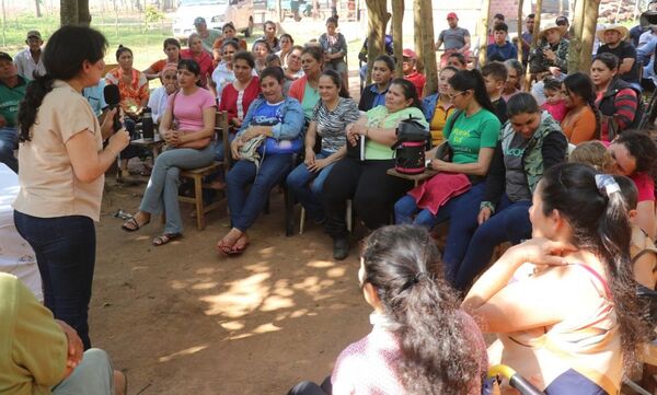 Un título de propiedad genera inclusión financiera y debe ir acompañado de instrucción