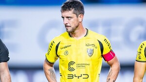 Popular / (VIDEO) Ale Silva enloqueció: ¡El pelotero quiso moquetearse con hinchas!