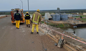 Puente Nanawa: camión cae al río y su conductor muere ahogado en la cabina - OviedoPress