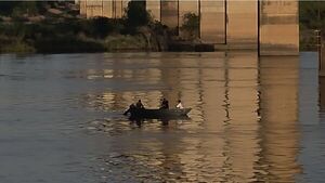 Dificultades retrasan rescate de camionero en el río Paraguay - Concepción al Día