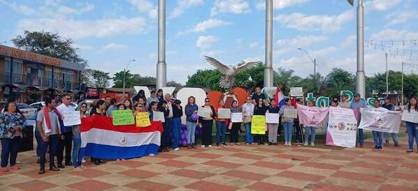 Manifestantes exigen justicia por feminicidio en medio de escándalo por video de fiscal e intendenta - Nacionales - ABC Color