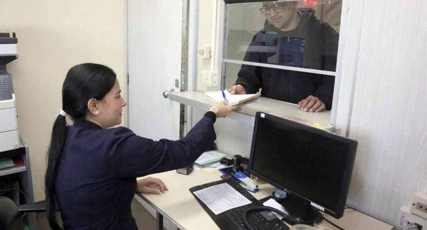 Funcionarios contratados deben presentar facturas