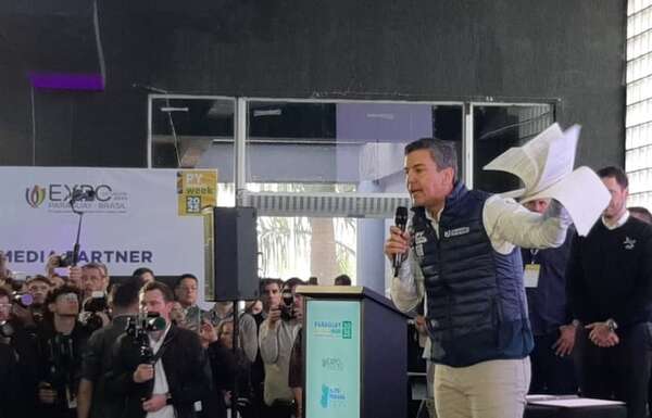 Peña promulga tres “leyes de incentivos” durante su visita a Ciudad del Este  - ABC en el Este - ABC Color