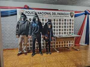 Alto Paraná: Tres jóvenes detenidos con supuestas drogas en un control policial - ADN Digital