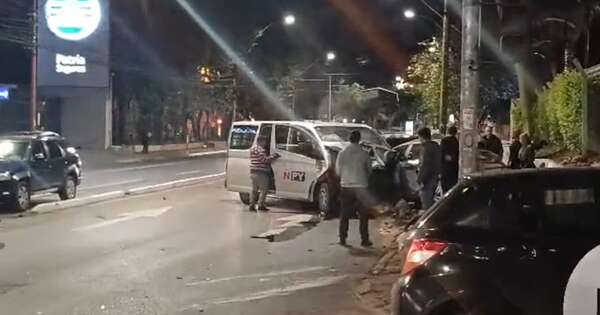 Diario HOY | Alta velocidad y aparatoso choque sobre Avenida Mariscal López