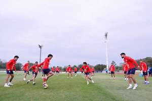 La Albirroja cerró sus preparativos y parte hacia Lima para medir a Perú - Selección Paraguaya - ABC Color