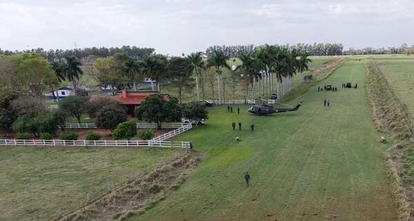 Inutilizan pista narco y eliminan 60 toneladas de marihuana en Canindeyú - Nacionales - ABC Color