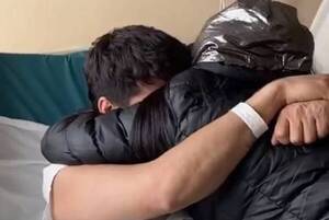 ¡Emotivo reencuentro del náufrago paraguayo con su mamá hizo lagrimear al rollo!