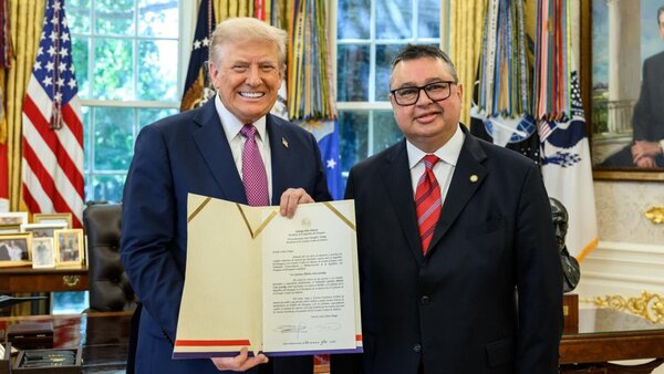 Leite dijo a Trump que China quiere ingresar políticamente a Paraguay financiando a la oposición