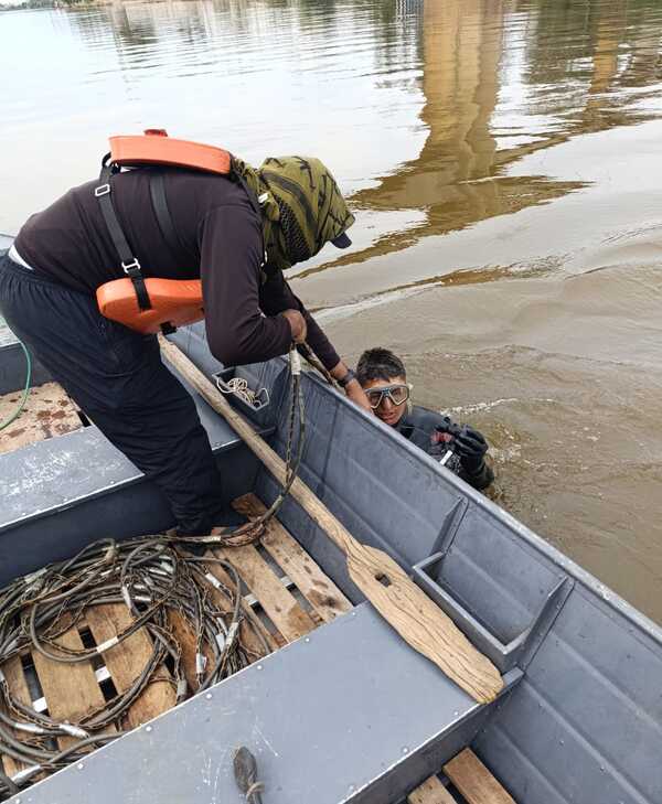 Rescate del cuerpo del conductor en el Puente Nanawa enfrenta enormes dificultades - Concepción al Día